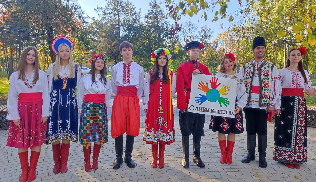 Активисты «Молодежного Обновления» провели уличные акции, посвященные Дню народного единства 4 ноября Активисты «Молодежного Обновления» провели уличные акции, посвященные Дню народного единства 4 ноября