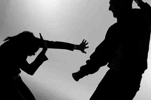 Сбежала от тирана. В Октябрьский РОВД 3 ноября за помощью обратилась 33-летняя местная жительница