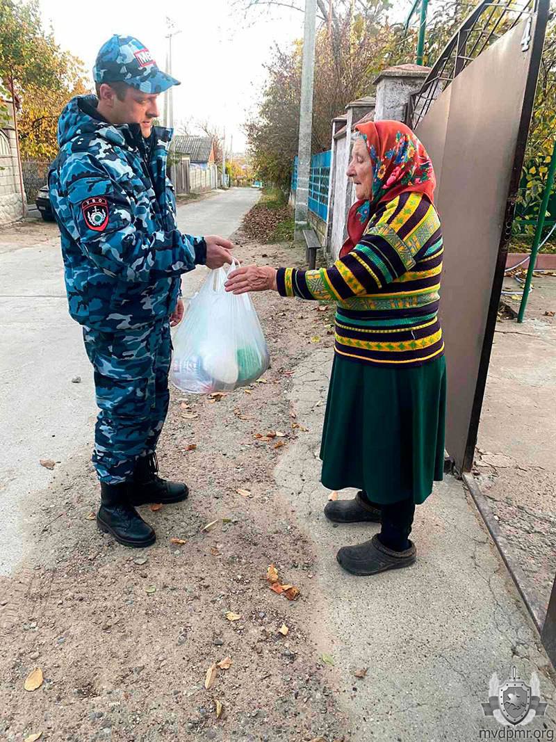 Забота о близких. Дубоссарским отделом вневедомственной охраны была организована акция по оказанию помощи семьям сотрудников милиции, погибших при исполнении служебного долга Забота о близких. Дубоссарским отделом вневедомственной охраны была организована акция по оказанию помощи семьям сотрудников милиции, погибших при исполнении служебного долга