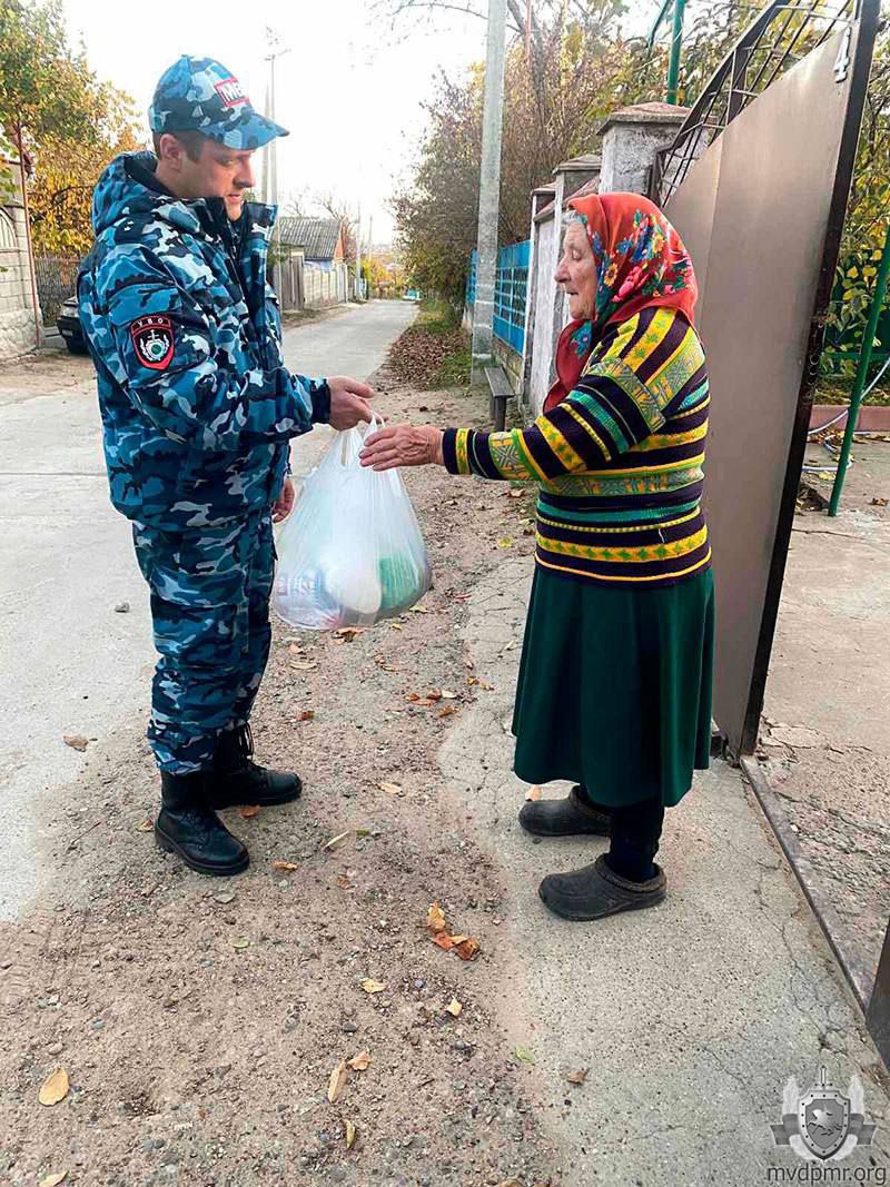 Сотрудники дубоссарского отдела вневедомственной охраны навестили семьи милиционеров, погибших при исполнении Сотрудники дубоссарского отдела вневедомственной охраны навестили семьи милиционеров, погибших при исполнении