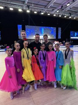         12   International Dance Festival: 6 , 3   3 