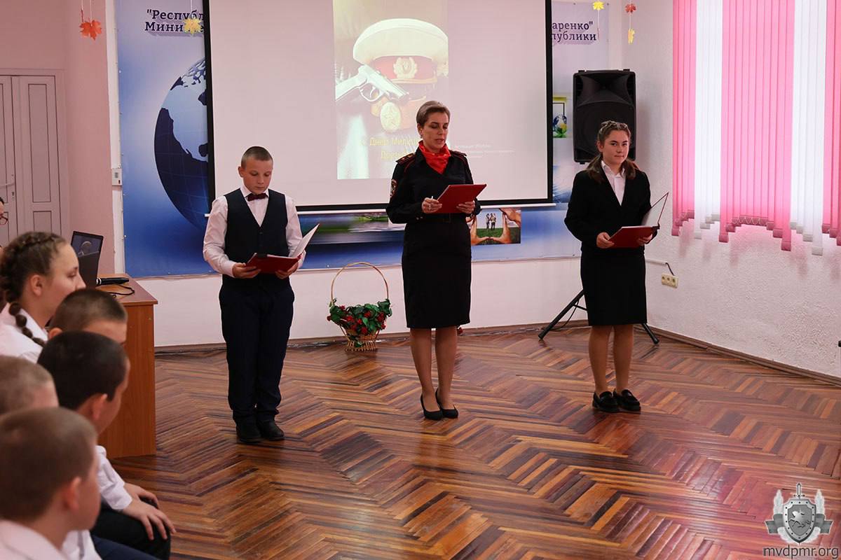 С праздником, милиционеры! С праздником, наставники и воспитатели! С праздником, милиционеры! С праздником, наставники и воспитатели!