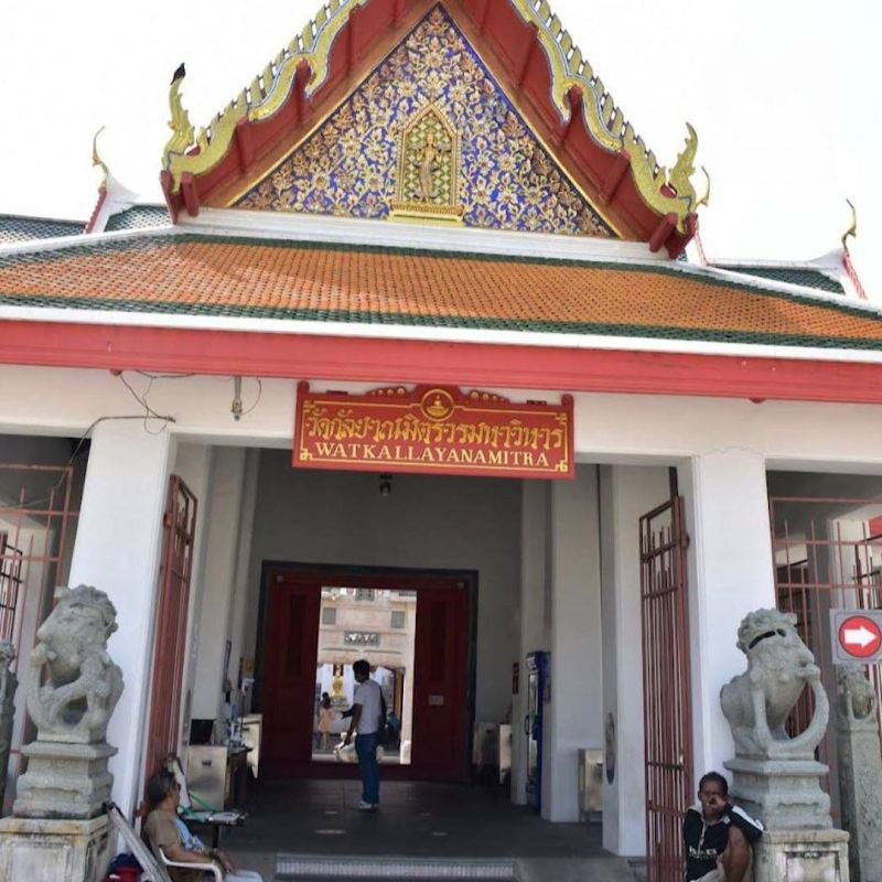 Россиянин покурил айкос в буддийском храме в Таиланде и теперь ему запретят въезд в страну на 99 лет, а также оштрафуют на 2,5 млн рублей — СМИ