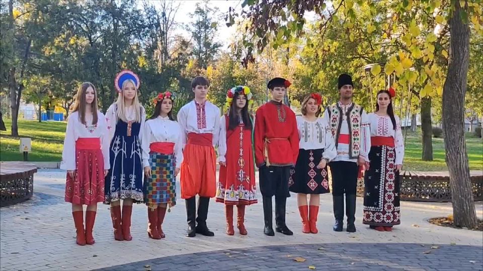 Активисты «Молодёжного Обновления» провели уличные акции ко Дню народного единства