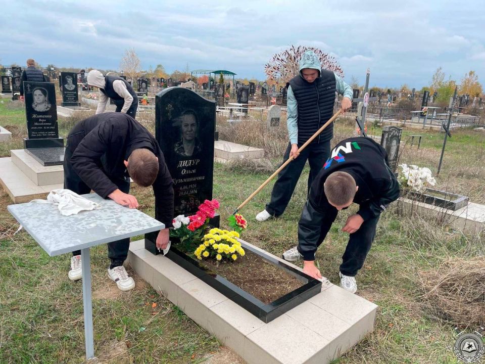 Курсанты ТЮИ навели порядок на могилах ветеранов Великой Отечественной войны на кладбище «Новое» на Западном в Тирасполе