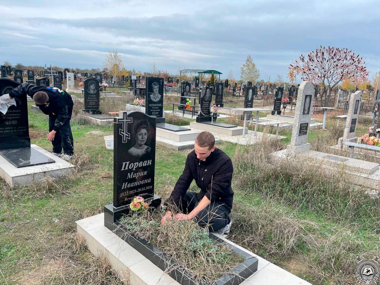 Курсанты ТЮИ навели порядок на могилах ветеранов Великой Отечественной на Западном в Тирасполе Курсанты ТЮИ навели порядок на могилах ветеранов Великой Отечественной на Западном в Тирасполе