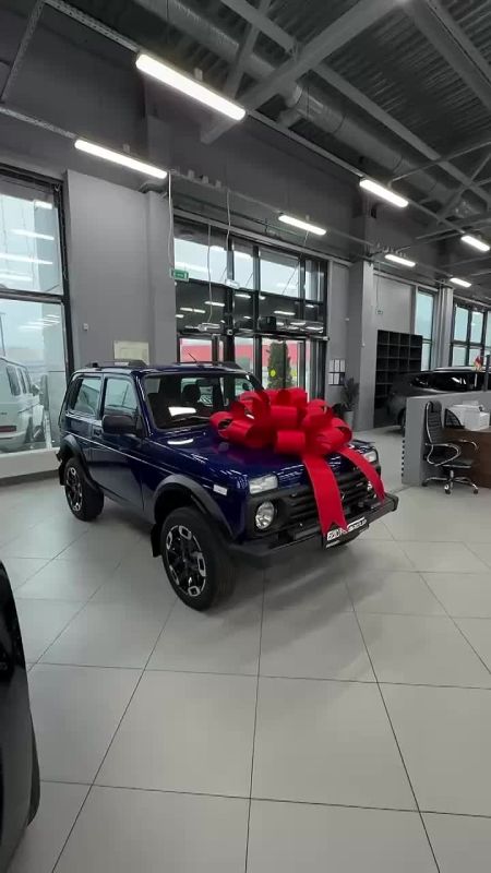 Новые «Нивы» ломаются прямо в автосалоне: у машины, которая проехала всего 30 километров, антифриз потёк прямо в дилерском центре