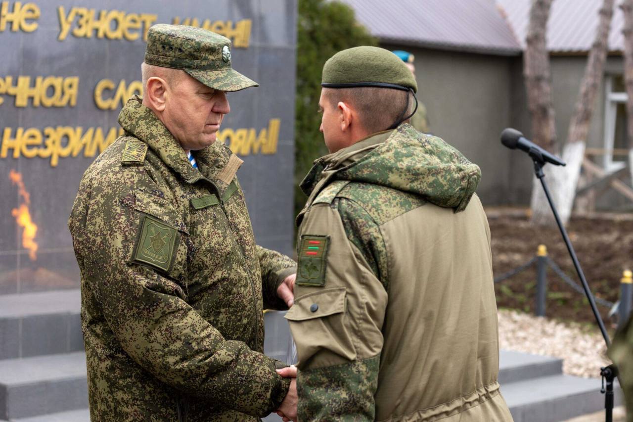 ВОЕННЫЕ РАЗВЕДЧИКИ ОТМЕЧАЮТ ПРОФЕССИОНАЛЬНЫЙ ПРАЗДНИК ВОЕННЫЕ РАЗВЕДЧИКИ ОТМЕЧАЮТ ПРОФЕССИОНАЛЬНЫЙ ПРАЗДНИК