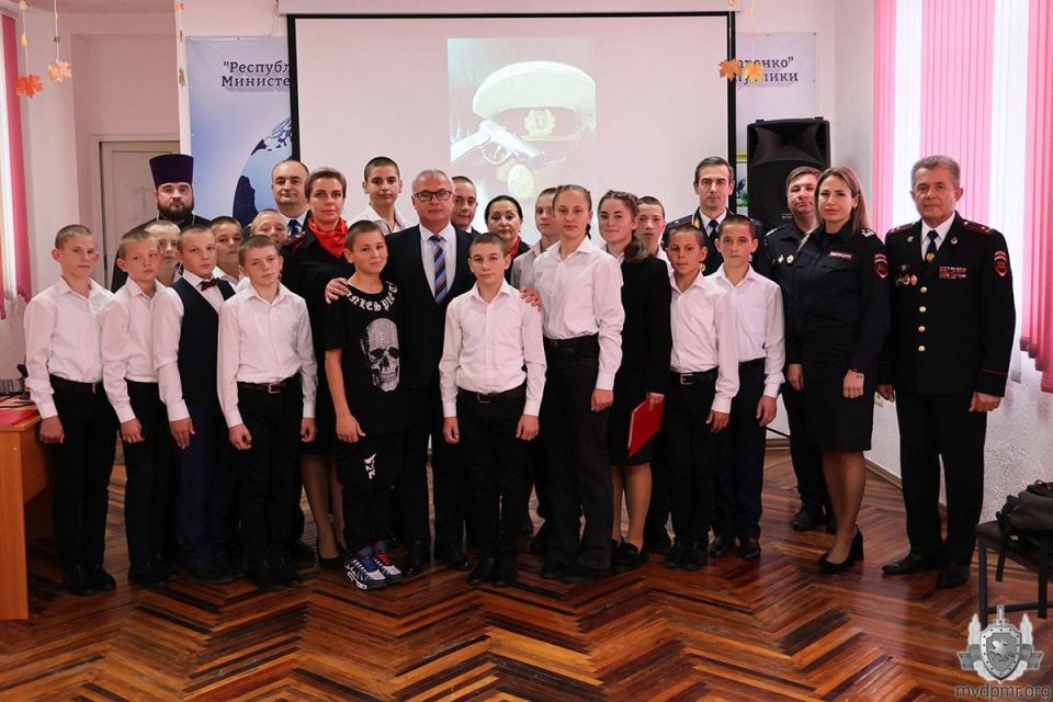 С праздником, милиционеры! С праздником, наставники и воспитатели! С праздником, милиционеры! С праздником, наставники и воспитатели!