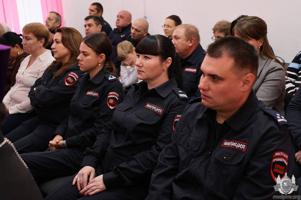 С праздником, милиционеры! С праздником, наставники и воспитатели! С праздником, милиционеры! С праздником, наставники и воспитатели!