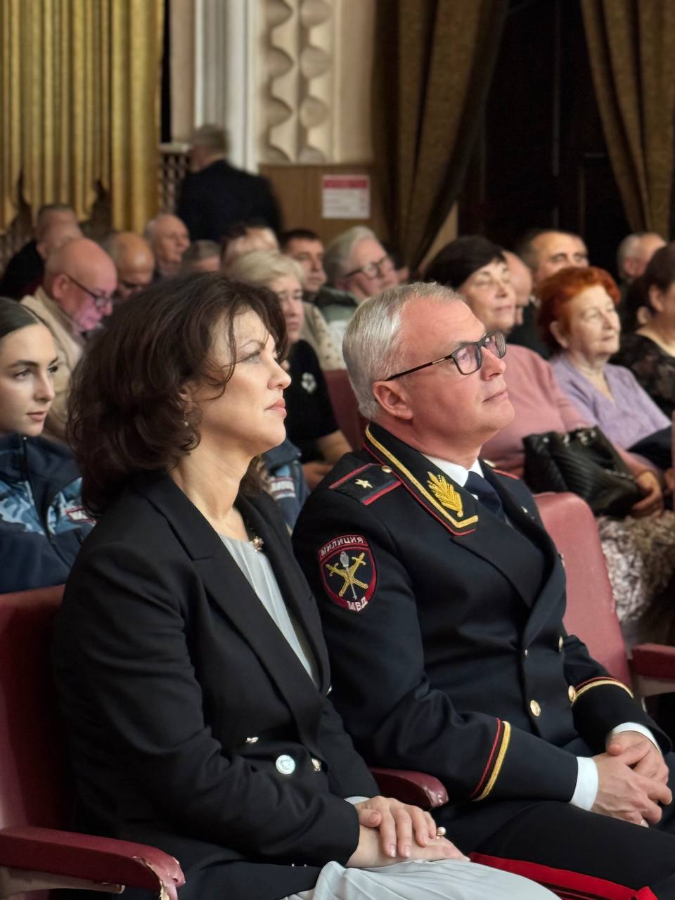 После торжественной церемонии награждения для ветеранов органов внутренних дел состоялся праздничный концерт После торжественной церемонии награждения для ветеранов органов внутренних дел состоялся праздничный концерт
