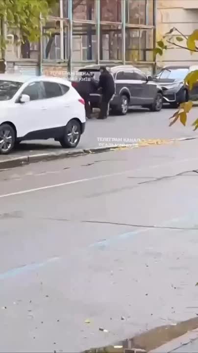 В Киеве ТЦК забрали учителя физкультуры прямо с урока — на глазах у школьников, — украинские СМИ