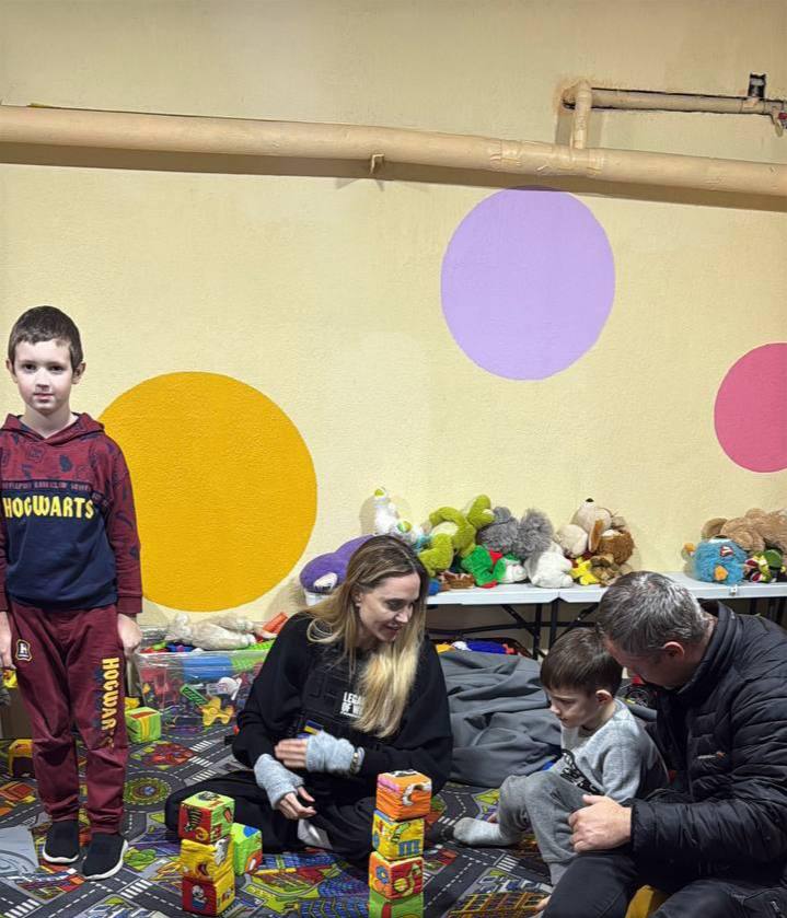 Актриса Анджелина Джоли приехала в Херсон, — украинские СМИ Актриса Анджелина Джоли приехала в Херсон, — украинские СМИ