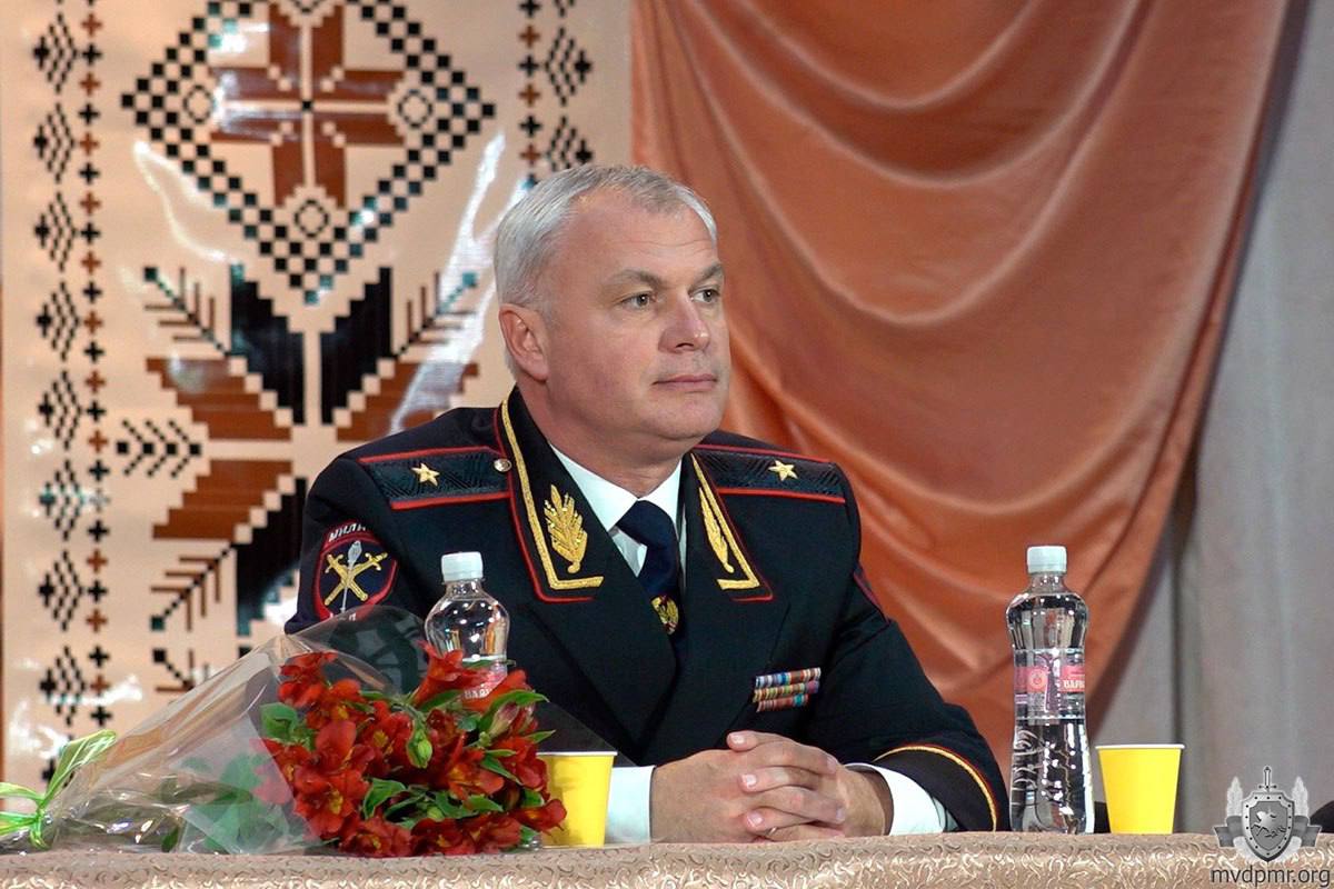 Знамя для ветеранов ОВД. Во Доме народных традиций и ремёсел в столице 5 ноября состоялось торжественное мероприятие, приуроченное ко Дню милиции и отчётному собранию общественной организации «Союз защиты прав ветеранов... Знамя для ветеранов ОВД. Во Доме народных традиций и ремёсел в столице 5 ноября состоялось торжественное мероприятие, приуроченное ко Дню милиции и отчётному собранию общественной организации «Союз защиты прав ветеранов...