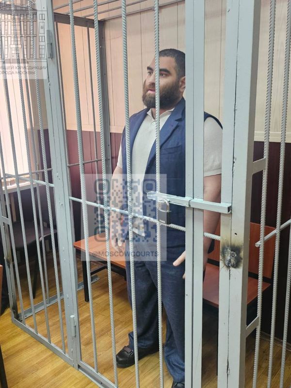 Блогеру Арсену Маркаряну продлили арест на 2 месяца Блогеру Арсену Маркаряну продлили арест на 2 месяца
