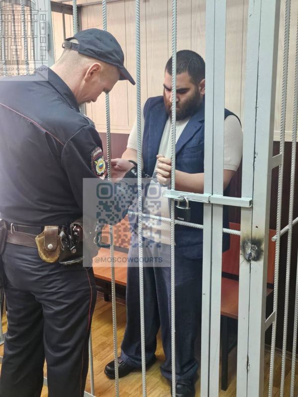Блогеру Арсену Маркаряну продлили арест на 2 месяца Блогеру Арсену Маркаряну продлили арест на 2 месяца
