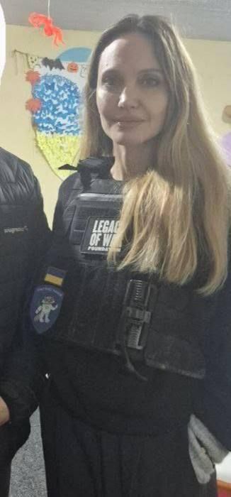 Актриса Анджелина Джоли приехала в Херсон, — украинские СМИ
