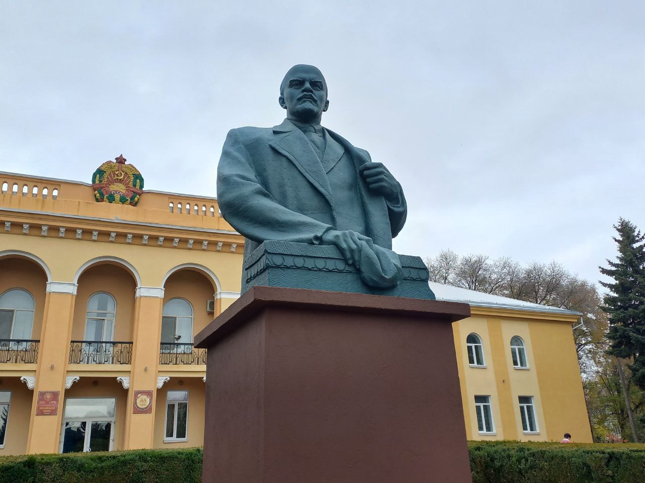 В Дубоссарах завершили реставрацию памятника Ленину на площади Защитников