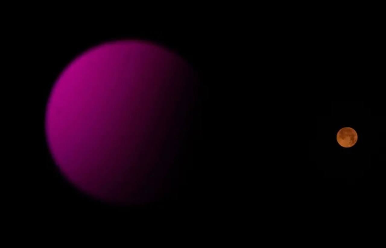 Этой ночью из разных уголков мира можно было наблюдать суперлуние - самое яркое в 2025 году: «Луна находилась в точке максимального сближения с Землей, выглядела на 7,9% больше и светила на 16% ярче обычного» Этой ночью из разных уголков мира можно было наблюдать суперлуние - самое яркое в 2025 году: «Луна находилась в точке максимального сближения с Землей, выглядела на 7,9% больше и светила на 16% ярче обычного»