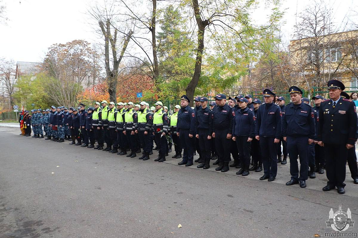 Верность присяге. В преддверии Дня милиции, 6 ноября, в столичном УВД состоялась церемония приведения к присяге сотрудников, впервые принятых на службу в органы внутренних дел ПМР Верность присяге. В преддверии Дня милиции, 6 ноября, в столичном УВД состоялась церемония приведения к присяге сотрудников, впервые принятых на службу в органы внутренних дел ПМР