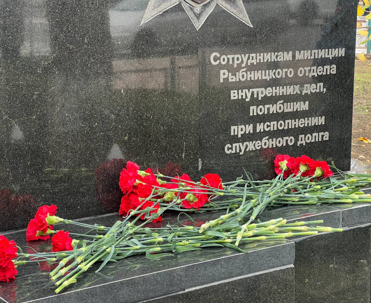 В канун Дня милиции сотрудники Рыбницкого отдела внутренних дел приняли поздравления с профессиональным праздником В канун Дня милиции сотрудники Рыбницкого отдела внутренних дел приняли поздравления с профессиональным праздником