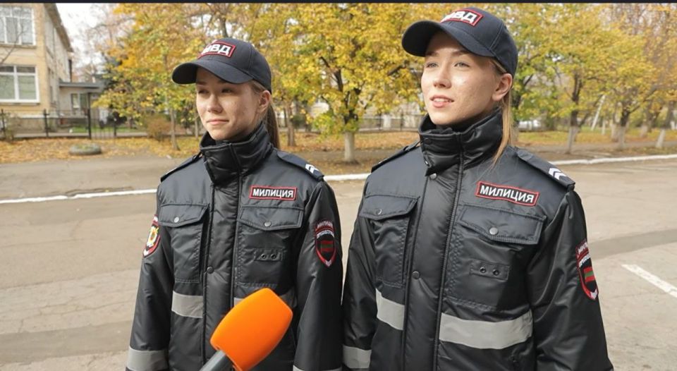 Близняшки Анна и Ксения несколько месяцев служат в бендерской милиции и сегодня приняли присягу