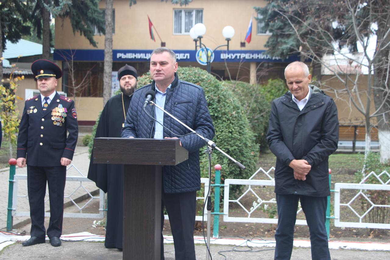 В канун Дня милиции сотрудники Рыбницкого отдела внутренних дел приняли поздравления с профессиональным праздником В канун Дня милиции сотрудники Рыбницкого отдела внутренних дел приняли поздравления с профессиональным праздником