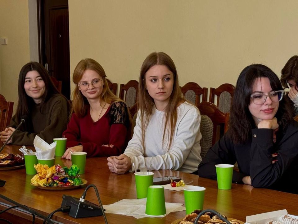 Записаться к врачу, получить онлайн-консультацию у специалиста, посмотреть результаты анализов – за пару кликов Записаться к врачу, получить онлайн-консультацию у специалиста, посмотреть результаты анализов – за пару кликов