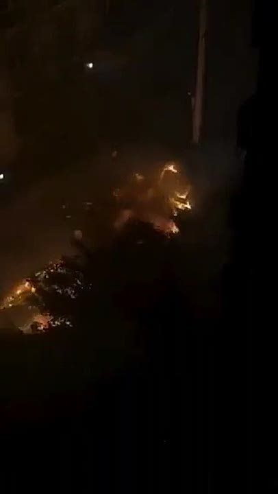 #МировыеНовости – Пожарные пострадали при тушении авто