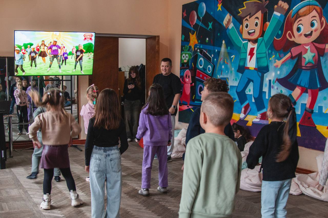 Во Дворце культуры им. П. Ткаченко продолжается осенний лагерь для детей Во Дворце культуры им. П. Ткаченко продолжается осенний лагерь для детей