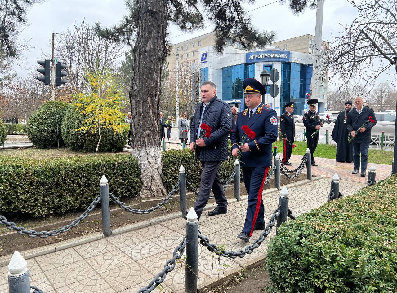 В канун Дня милиции сотрудники Рыбницкого отдела внутренних дел приняли поздравления с профессиональным праздником В канун Дня милиции сотрудники Рыбницкого отдела внутренних дел приняли поздравления с профессиональным праздником