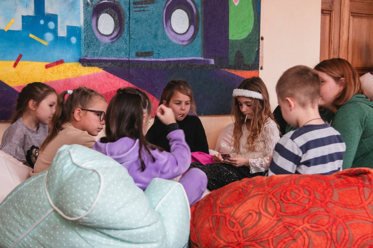 Во Дворце культуры им. П. Ткаченко продолжается осенний лагерь для детей Во Дворце культуры им. П. Ткаченко продолжается осенний лагерь для детей