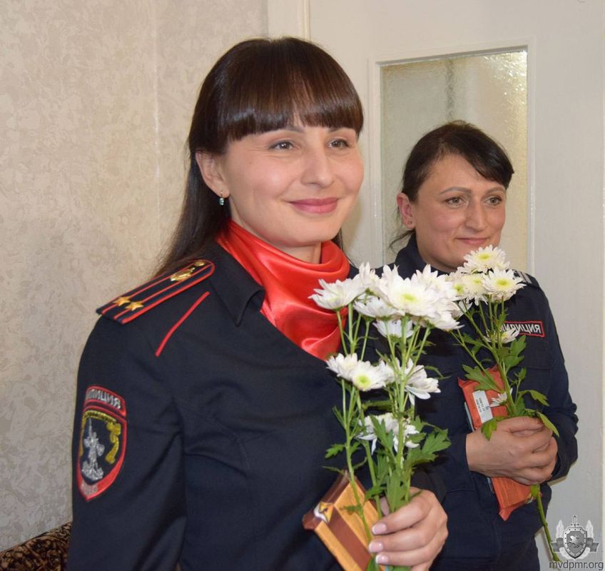 В гости к вдове ветерана. У Ольги Сергеевны Свердловой, вдовы ветерана Великой Отечественной войны и МВД полковника милиции Александра Николаевича Свердлова, бендерские милиционеры – частые гости В гости к вдове ветерана. У Ольги Сергеевны Свердловой, вдовы ветерана Великой Отечественной войны и МВД полковника милиции Александра Николаевича Свердлова, бендерские милиционеры – частые гости