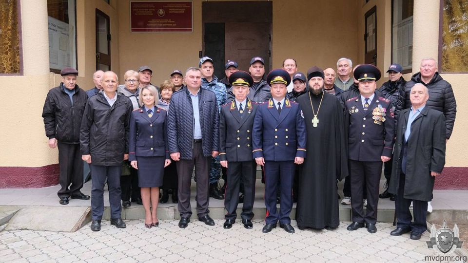В преддверии Дня милиции. У здания Рыбницкого отдела внутренних дел 6 ноября состоялась торжественная церемония, посвящённая 34-й годовщине образования милиции Приднестровской Молдавской Республики и 108-летию со дня... В преддверии Дня милиции. У здания Рыбницкого отдела внутренних дел 6 ноября состоялась торжественная церемония, посвящённая 34-й годовщине образования милиции Приднестровской Молдавской Республики и 108-летию со дня...
