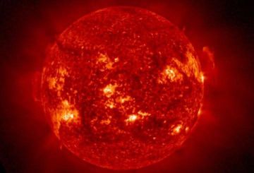 Земля вошла в поток плазмы от корональной дыры на Солнце в самый сложный по геомагнитной обстановке день года