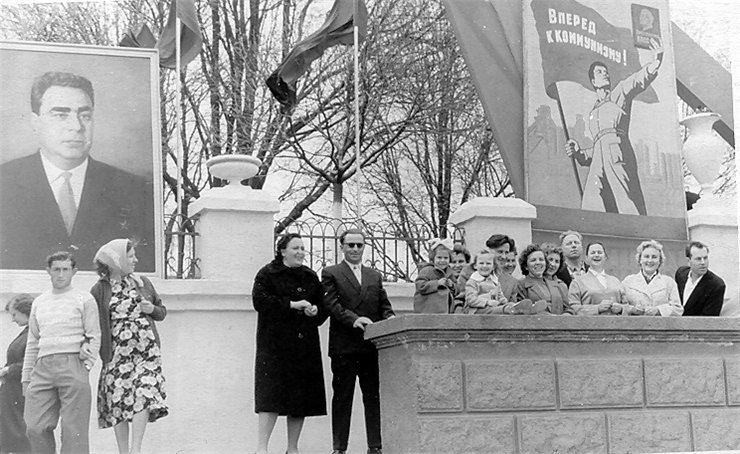 Сегодня – День Великой Октябрьской социалистической революции Сегодня – День Великой Октябрьской социалистической революции