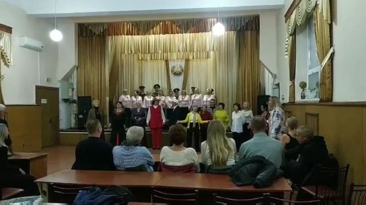 Польские туристы спели Катюшу с настоящими советскими бабУшками в Приднестровье