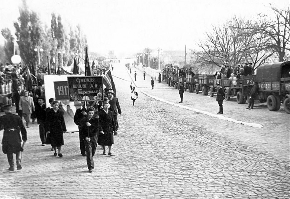 Сегодня – День Великой Октябрьской социалистической революции Сегодня – День Великой Октябрьской социалистической революции