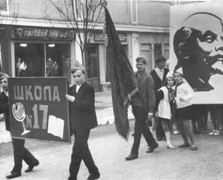 Сегодня – День Великой Октябрьской социалистической революции Сегодня – День Великой Октябрьской социалистической революции