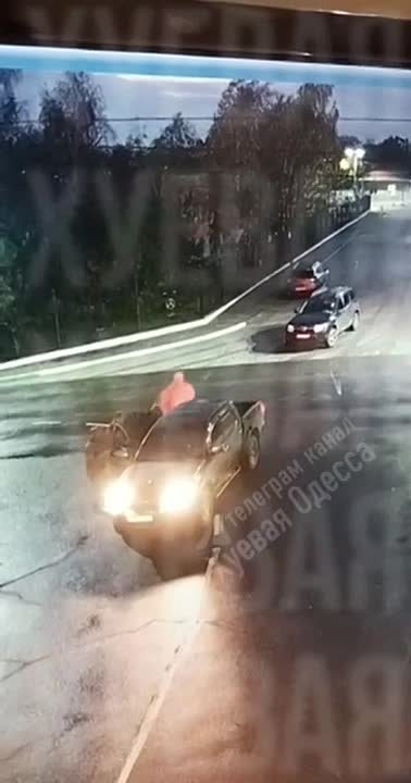 Избили и похитили.. В авангарде одесская область, вчера утром , парень вышел на пробежку без телефона и документов , неизвестные люди похожи на Тцк, похитили , побили , заявления в полицию написали , полиция найти не может...