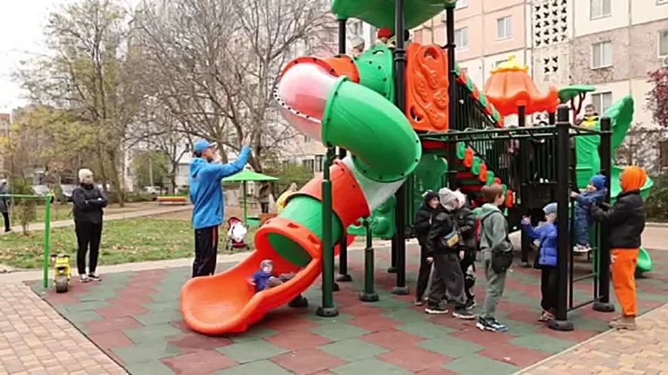 Детскую площадку открыли в сквере «Западный» в Тирасполе