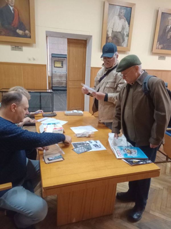 В Бендерском историко-краеведческом музее презентовали новые марки из серии «Достижения в космосе»