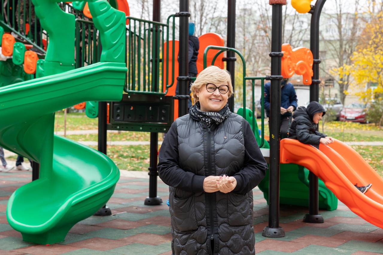 Современная площадка для детей Современная площадка для детей