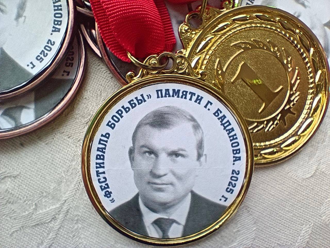 Борьба во имя памяти. Около 250 спортсменов разных возрастов и весовых категорий собрались сегодня на фестивале спорта памяти Геннадия Баданова Борьба во имя памяти. Около 250 спортсменов разных возрастов и весовых категорий собрались сегодня на фестивале спорта памяти Геннадия Баданова