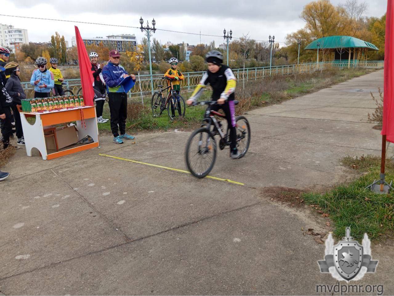 Велопробег памяти. В преддверии Дня милиции Управление вневедомственной охраны МВД провело в Тирасполе турнир по велоспорту Велопробег памяти. В преддверии Дня милиции Управление вневедомственной охраны МВД провело в Тирасполе турнир по велоспорту