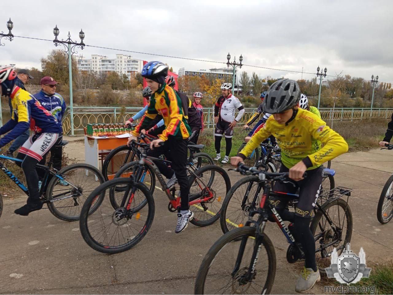 Велопробег памяти. В преддверии Дня милиции Управление вневедомственной охраны МВД провело в Тирасполе турнир по велоспорту Велопробег памяти. В преддверии Дня милиции Управление вневедомственной охраны МВД провело в Тирасполе турнир по велоспорту