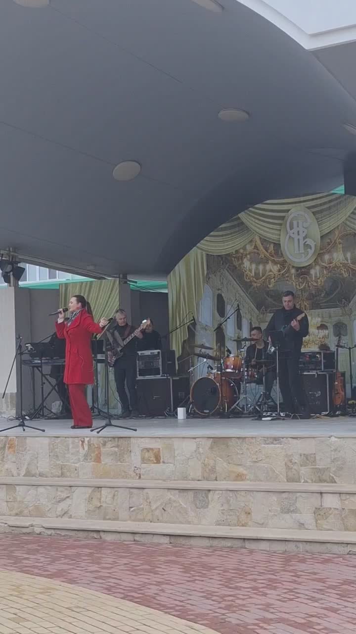 Для зрителей горячий чай и солдатская каша на полевой кухне