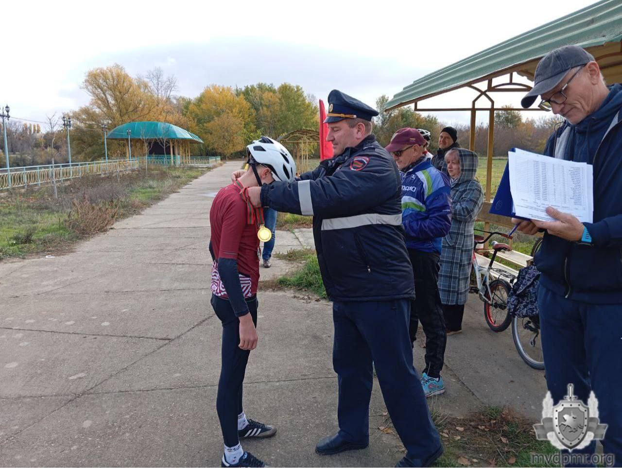 Велопробег памяти. В преддверии Дня милиции Управление вневедомственной охраны МВД провело в Тирасполе турнир по велоспорту Велопробег памяти. В преддверии Дня милиции Управление вневедомственной охраны МВД провело в Тирасполе турнир по велоспорту