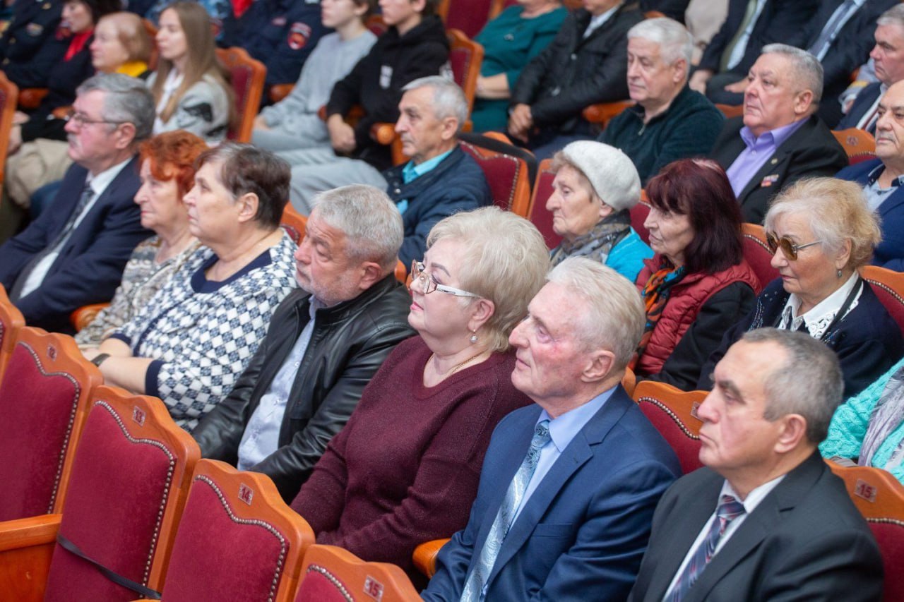 «Во времена распада советского государства, когда не было правовой поддержки, именно приднестровская милиция взяла на себя ответственность за безопасность людей. Это был правильный выбор — выбор служения народу», – Вадим... «Во времена распада советского государства, когда не было правовой поддержки, именно приднестровская милиция взяла на себя ответственность за безопасность людей. Это был правильный выбор — выбор служения народу», – Вадим...