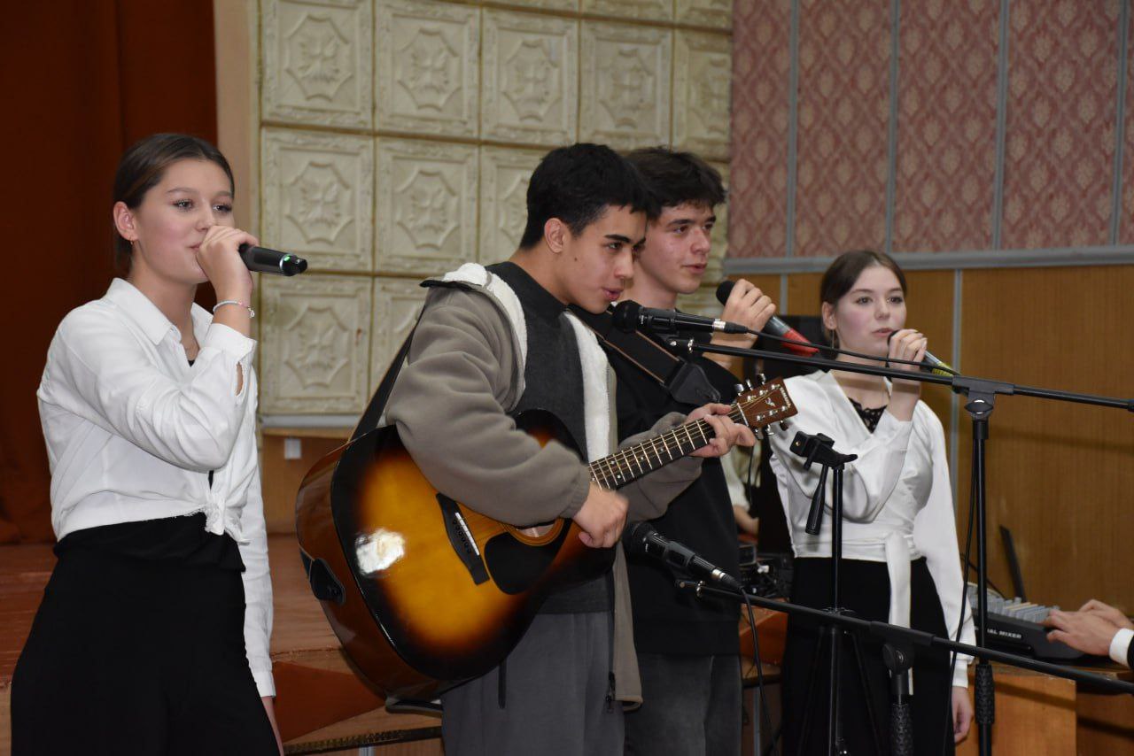 Сегодня в Каменке был дан старт республиканской Декаде молодёжи и студентов Сегодня в Каменке был дан старт республиканской Декаде молодёжи и студентов